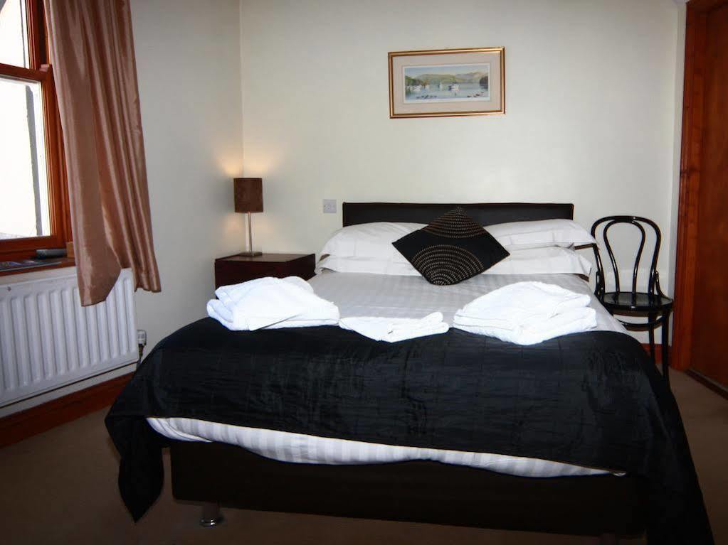 Churchills Inn & Rooms โบว์เนส ออน วินเดอเมียร์ ภายนอก รูปภาพ