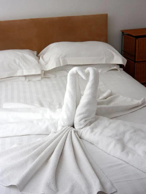 Churchills Inn & Rooms โบว์เนส ออน วินเดอเมียร์ ภายนอก รูปภาพ